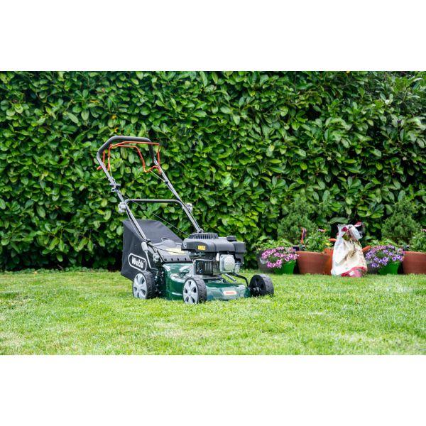 WEBB CLASSIC SELF PROPELLED PETROL LAWNMOWER 132CC 41CM (16")