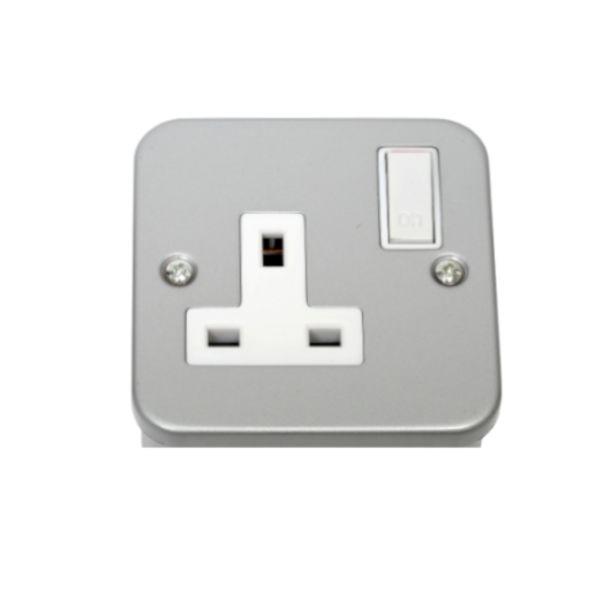 Metal Clad Socket Switched 1 Gang (1)