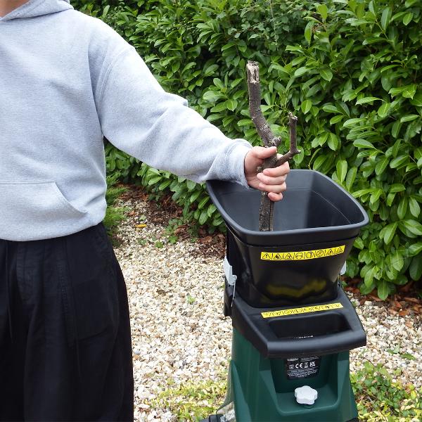 Webb Electric Impact Shredder with Box & Detachable Hopper