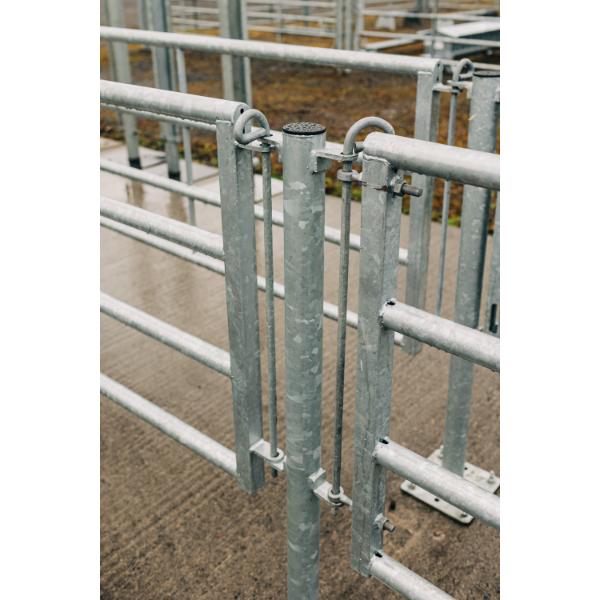 Middle Post With Brackets - 4mm