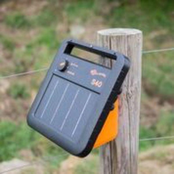 Gallagher S40 Solar Fencer unit