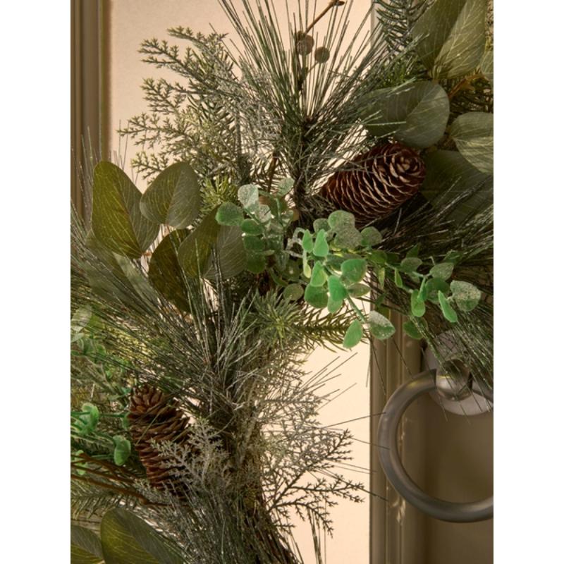 Mistletoe Pine - 26" Wreath