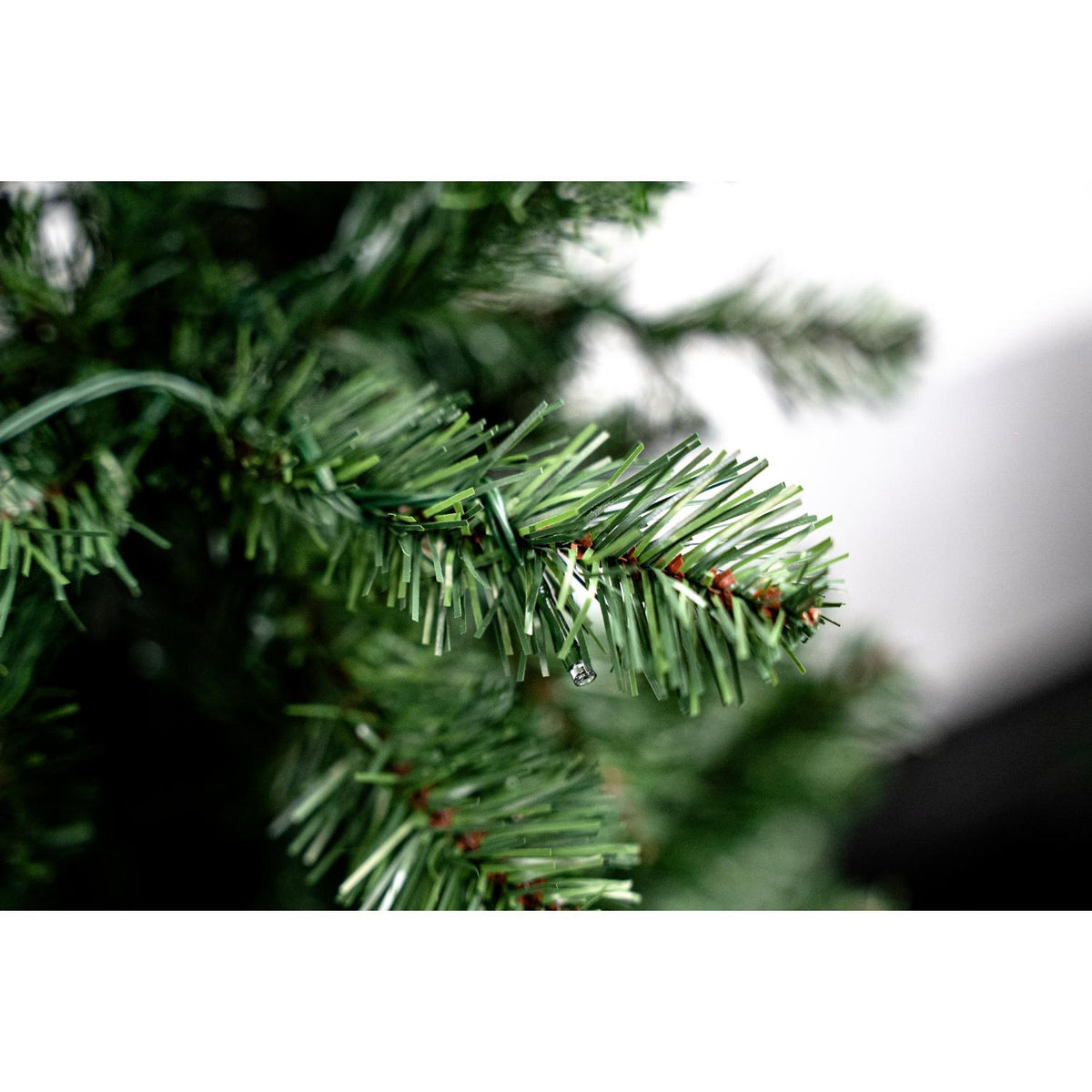 7.5ft 225cm) Frosted Kenmare Slim Pre lit Tree with 300 Warm White LED