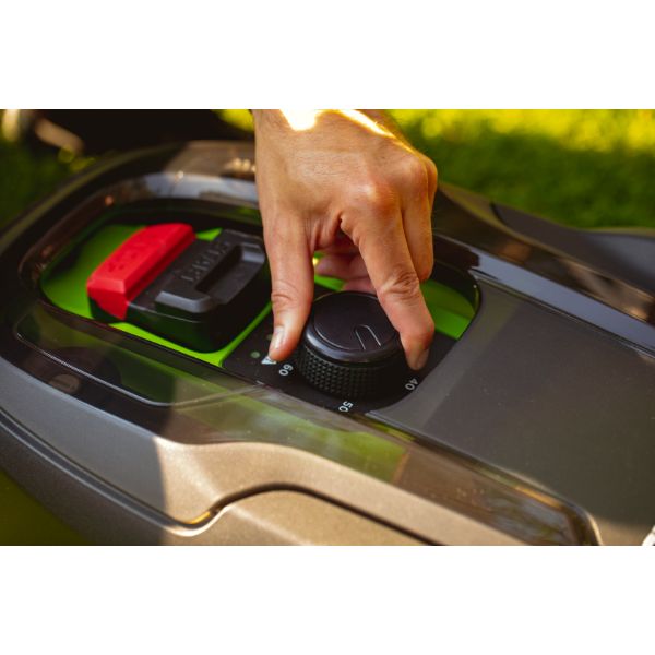 Greenworks 750m2 Robot Lawnmower