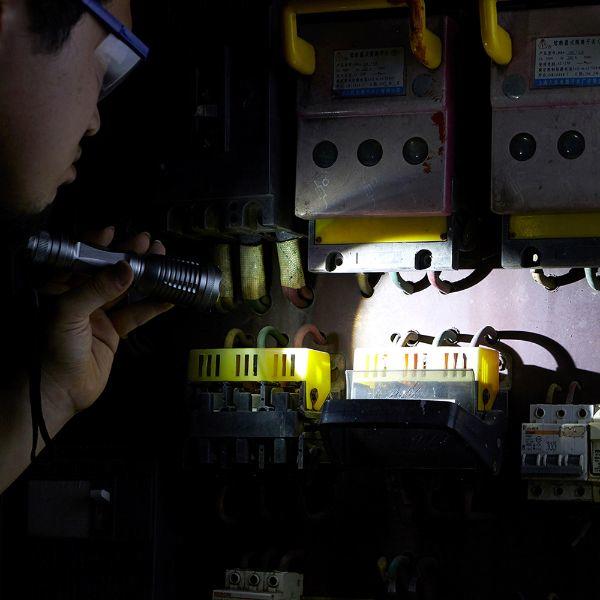 Dekton Pro Light XT400 Endurance Torch - 400