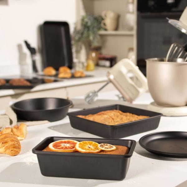 Salter Bakes 23cm Square Pan