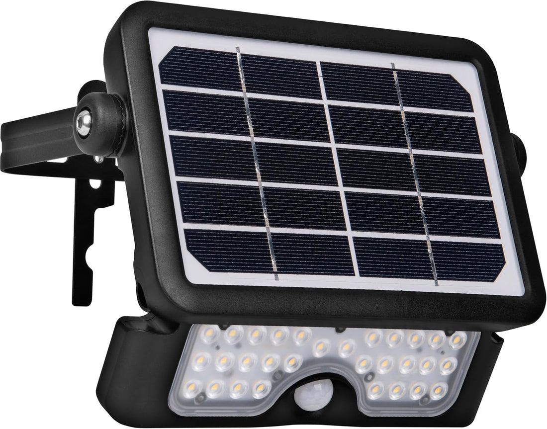 Luceco Solar Floodlight 11 Watt 1500 Lumens  With PIR And Detachable Solar Panel 4000k